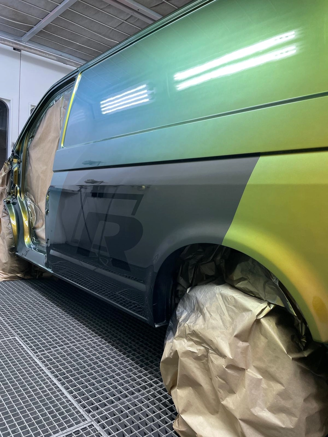 Lackiertechnik John - Fahrzeug Lackierer - Transporter frisch lackiert