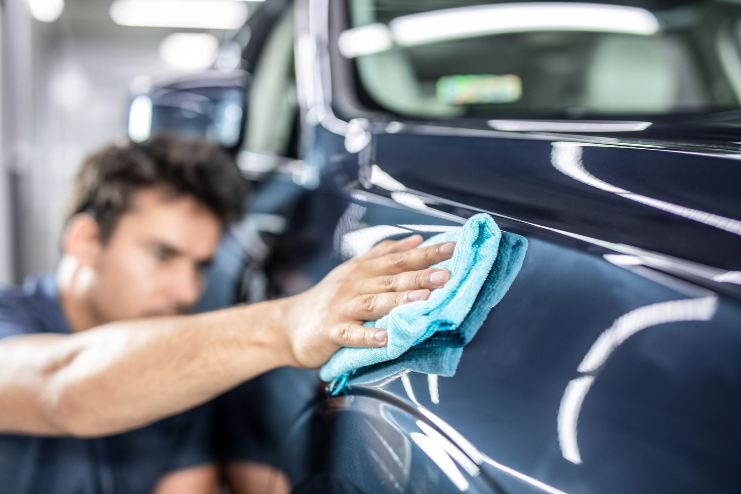 Lackiertechnik John - Fahrzeug Lackierer - Fahrzeugaufbereitungskonzept. Autoreinigung und -politur.